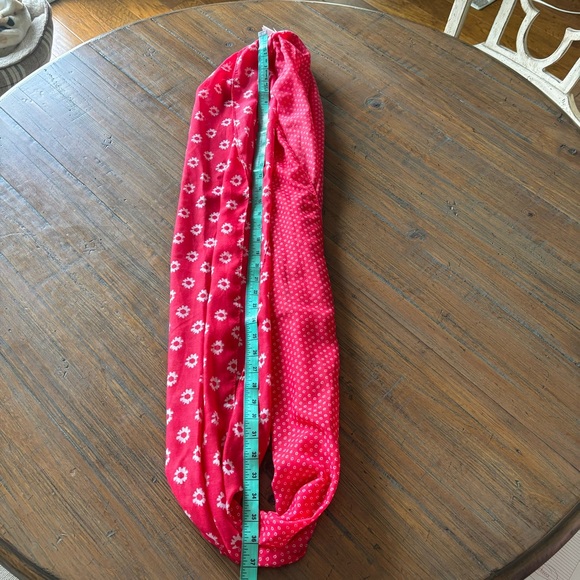 Gap size OS bundle of four infinity scarves - Picture 5 of 16